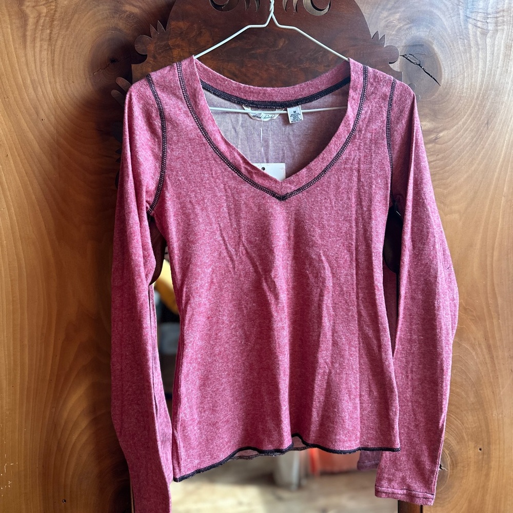 NWT Derek Heart V neck long sleeve T shirt size M